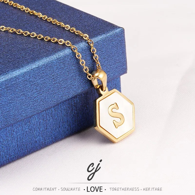 Carline Fashion Gold Plated Stainless Steel Jewelry 26 Letters Pendant