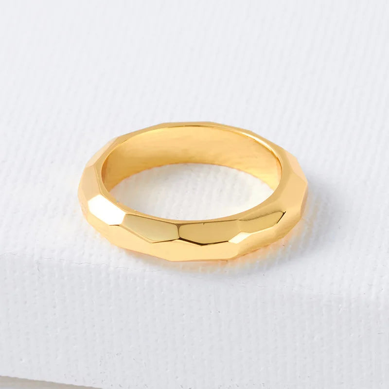 Simple Fashion Gold Plated Brass Ring for Women Cut Diamond