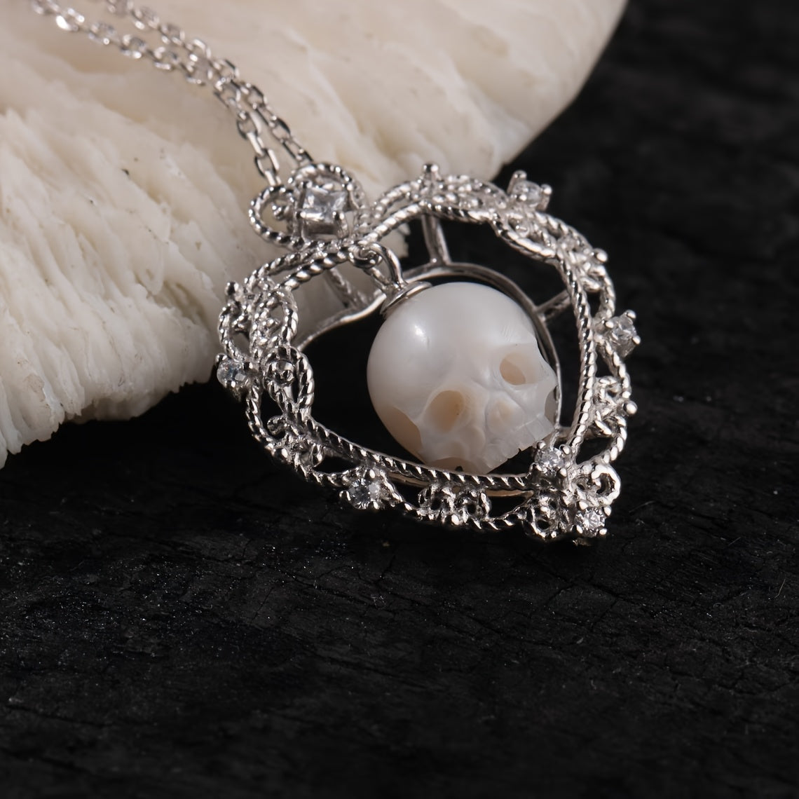 1pc Gothic Skull Carved Imitation Pearl Necklace Love Heart And Soul Necklaces
